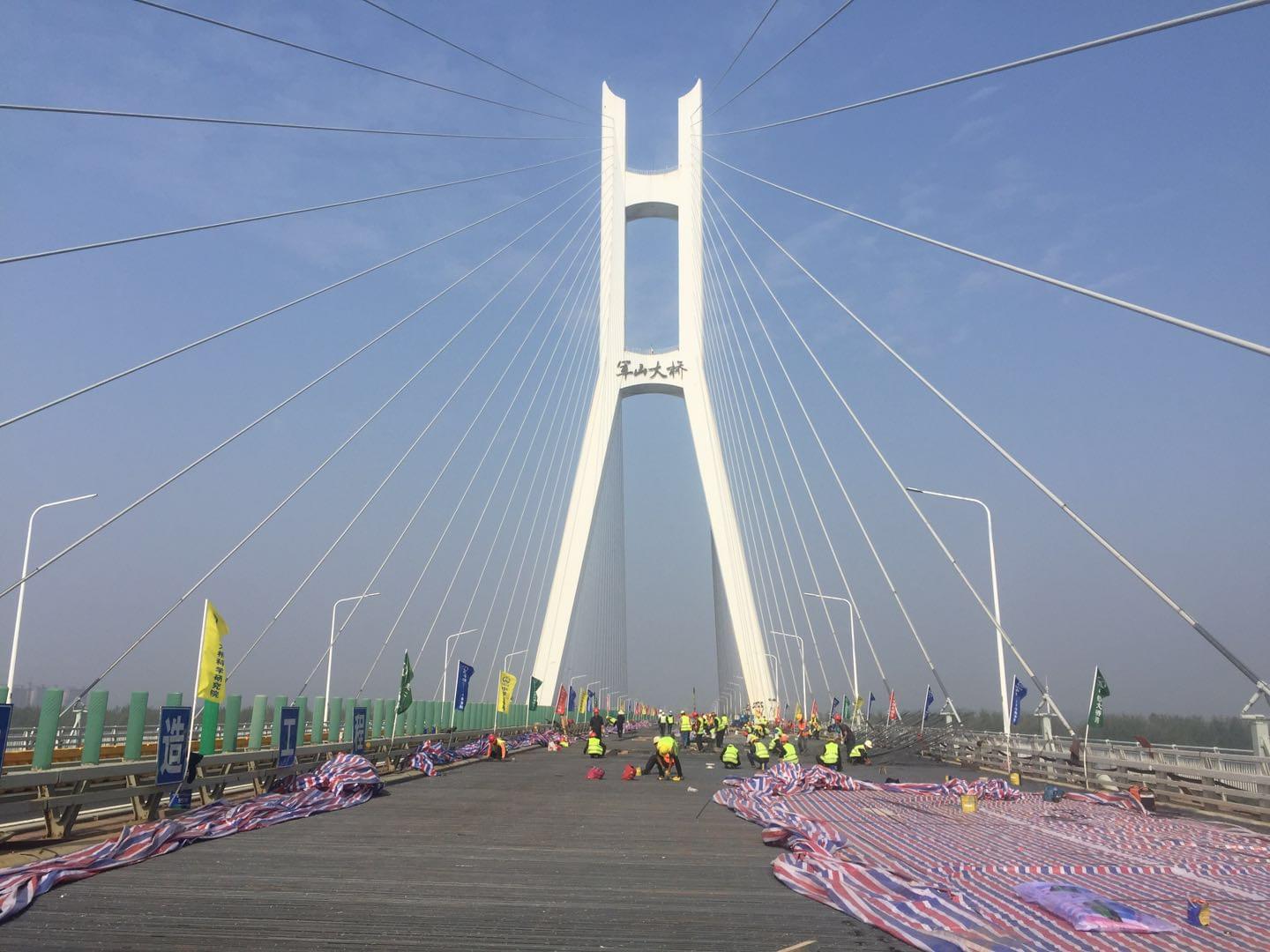 武漢軍山大橋在增強混凝土韌性方面做了哪些努力？